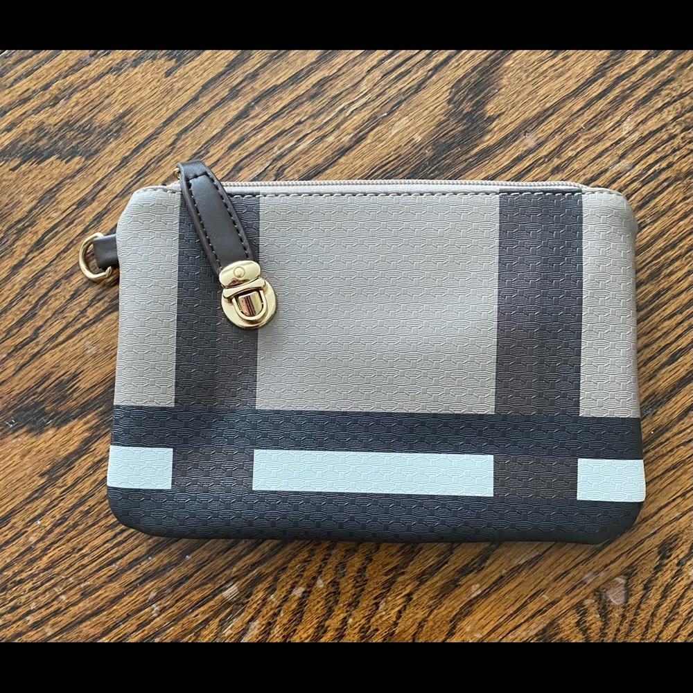 satchel handbag with 2 zip up pouches. - Picture 3 of 4